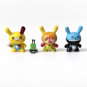 Kidrobot Dunny Ye Olde English 2009 Set of 3 Vinyl Art Toys w/ Accessories